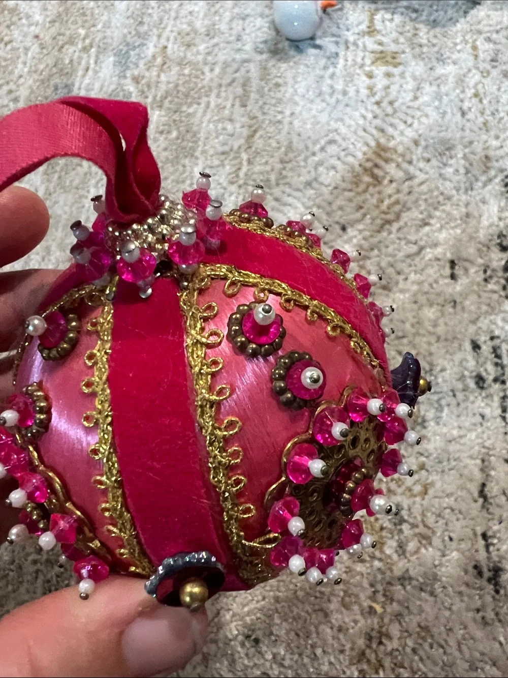 Vtg Handcrafted Pink Beaded Ornament Pendant - Decorative Women’s Accessory z29